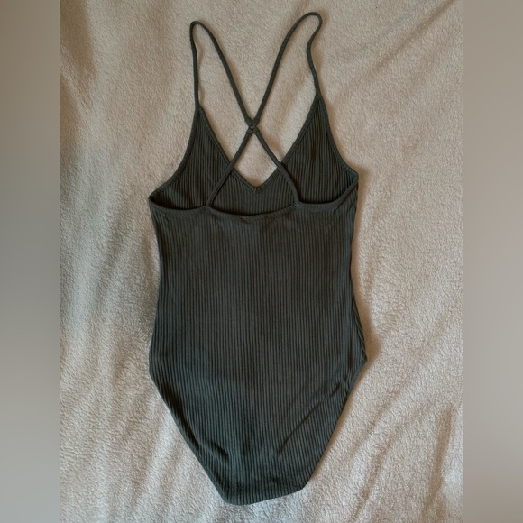Topshop Women’s Olive green cross back strapped ribbed bodysuit Size US 6 - Picture 3 of 9